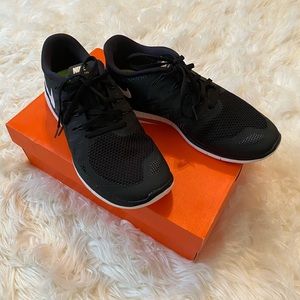 Women’s Nike Free Run 5.0 running shoes. Size 9.5.